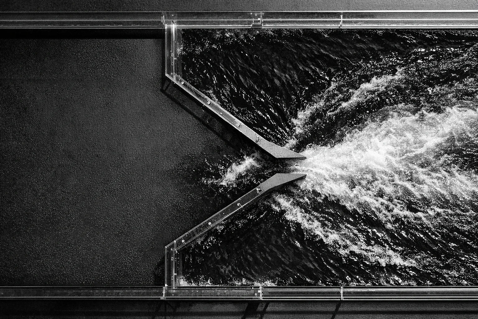 Water accelerating through a controlled bifurcation in a transparent test channel